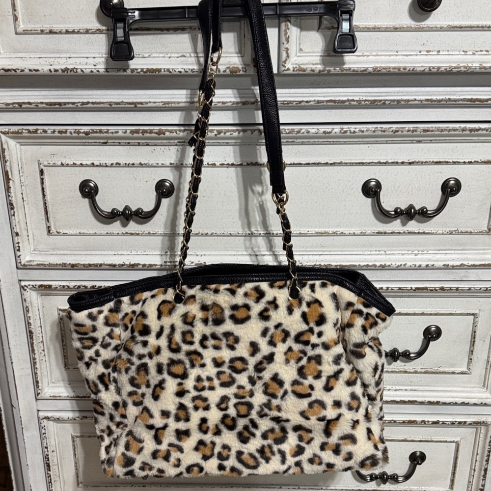 Leopard Print Shoulder Bag with Black Accents